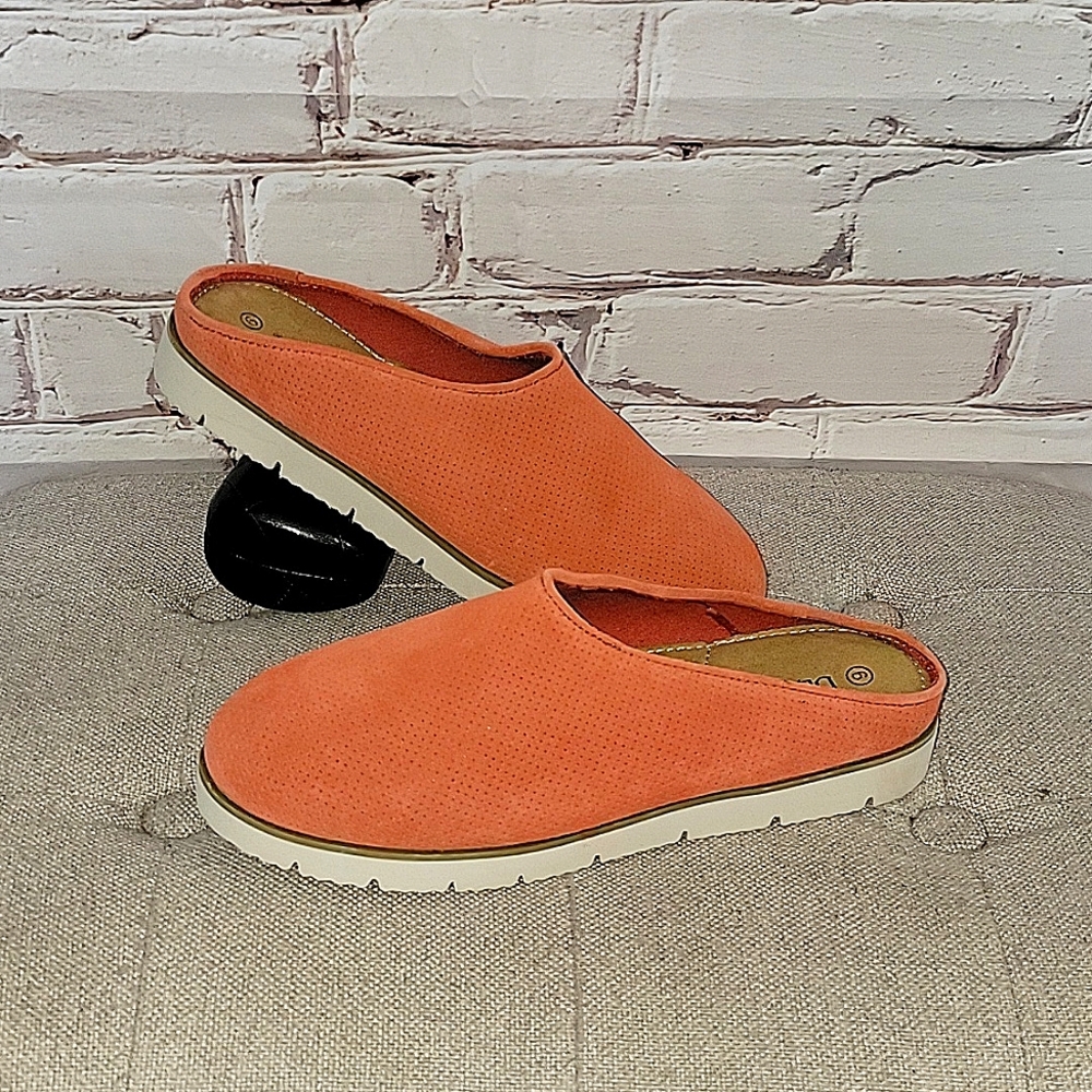 Womens Bearpaw Slip On Shoes Size 9